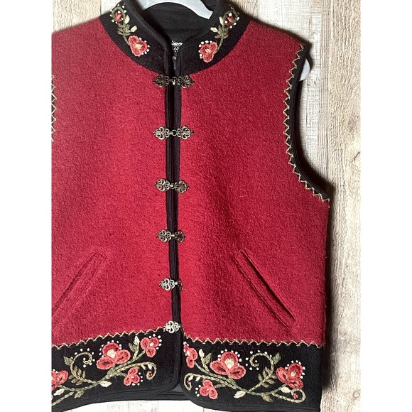 Embroidered Red and Black Women's Cardigan Vest - Picture 1 of 8